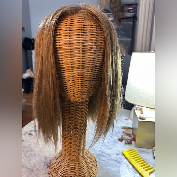 Estetica Sutton Synthetic Lacefront Wig R14/26 Dark Blonde with Golden Highlight - Picture 2 of 14